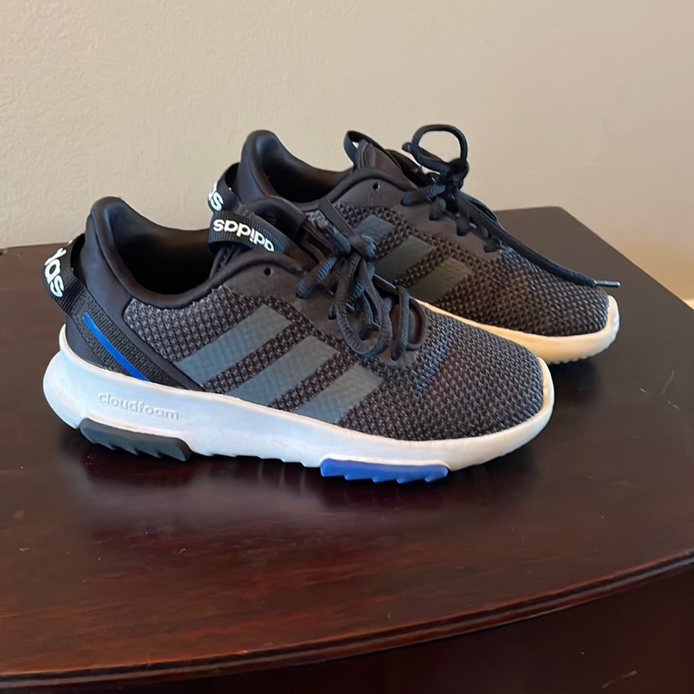 Adidas Boys tennis shoes, size 2 great condition